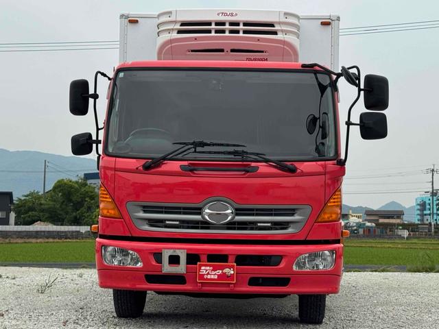 ヒノレンジャー 低温冷蔵冷凍車　トラック　ＡＴ　バックカメラ　ＡＢＳ　エアコン　パワーウィンドウ　　－３０度設定　パワ－ゲ－ト　ラッシング２段　ＡＴ車　中型免許可能　ワイドロング（3枚目）