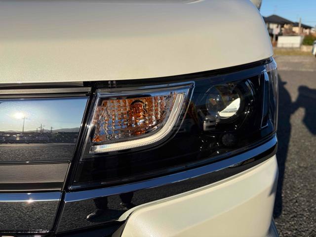 ワゴンRカスタムZ ハイブリッドZX 届出済未使用車 クリアランスソナー オートクルーズコントロール レーンアシスト 衝突被害軽減システム オートライト LEDヘッドランプ スマートキー 電動格納ミラー シートヒーター ベンチシート(15枚目)