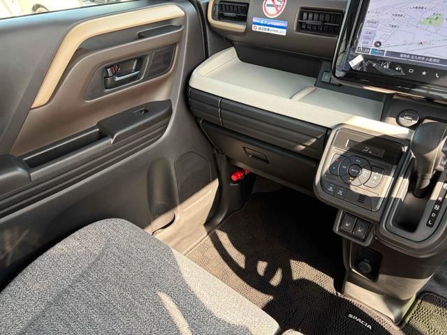 スペーシア ハイブリッドＸ　全周囲カメラ　両側電動スライドドア　ナビ　ＴＶ　クリアランスソナー　衝突被害軽減システム　オートライト　ＬＥＤヘッドランプ　スマートキー　アイドリングストップ　電動格納ミラー　シートヒーター（33枚目）