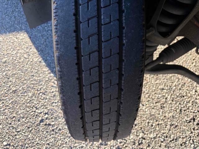 エルフトラック -30度設定 東プレ(MJ22LOC)車両総重量4175kg サイドドア バックカメラ 2tベース ショート キーレス スタッドレスタイヤ6本積載 MT 最大積載量1500kg 低温冷凍(56枚目)