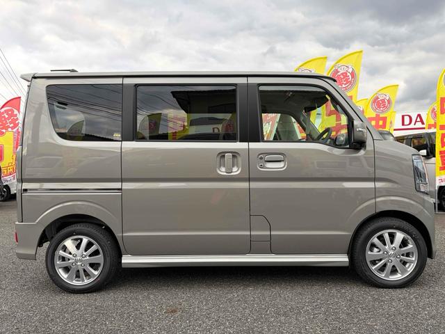 エブリイワゴン ＰＺターボ　届出済未使用車　ディスプレイオーディオ　バックカメラ　両側スライド　クリアランスソナー　レーンアシスト　衝突軽減システム　オートライト　ＬＥＤヘッドランプ　スマートキー　電動格納ミラー　シートヒーター（8枚目）