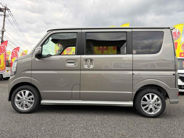 エブリイワゴン ＰＺターボ　届出済未使用車　ディスプレイオーディオ　バックカメラ　両側スライド　クリアランスソナー　レーンアシスト　衝突軽減システム　オートライト　ＬＥＤヘッドランプ　スマートキー　電動格納ミラー　シートヒーター（9枚目）