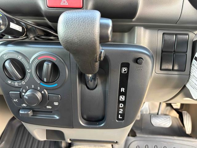 エブリイ ＰＣリミテッド　ＡＴ　衝突被害軽減システム　クリアランスソナー　レーンアシスト　ドライブレコーダー　ナビ　両側スライドドア　キーレスエントリー　電動格納ミラー　オートライト　盗難防止システム　ＡＢＳ　ＥＳＣ（24枚目）