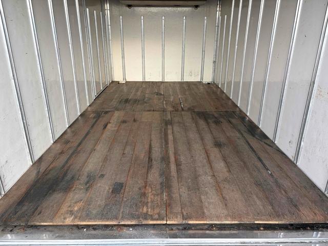 エルフトラック 冷蔵冷凍車　－３０度設定　低温冷凍　ＡＴ　タイヤ５本新品　東プレ（ＭＪ２２ＬＯＣ）　車両総重量４１７５ｋｇ　バックカメラ　２ｔベース　ショート　最大積載量１５００ｋｇ内寸（縦３０４ｃｍ横１５７ｃｍ高さ１３２ｃｍ）（17枚目）