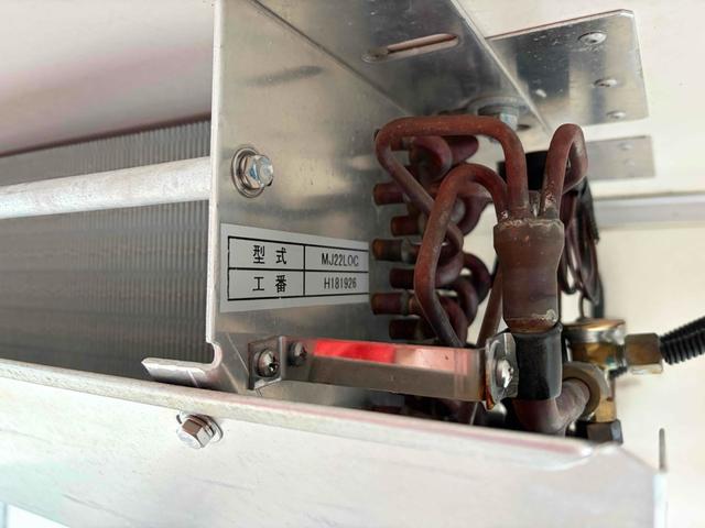エルフトラック 冷蔵冷凍車　－３０度設定　低温冷凍　ＡＴ　タイヤ５本新品　東プレ（ＭＪ２２ＬＯＣ）　車両総重量４１７５ｋｇ　バックカメラ　２ｔベース　ショート　最大積載量１５００ｋｇ内寸（縦３０４ｃｍ横１５７ｃｍ高さ１３２ｃｍ）（19枚目）