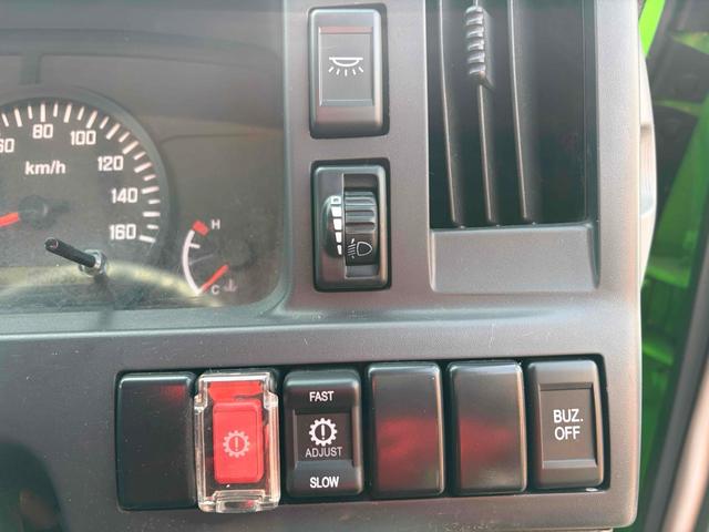 エルフトラック 冷蔵冷凍車　－３０度設定　低温冷凍　ＡＴ　タイヤ５本新品　東プレ（ＭＪ２２ＬＯＣ）　車両総重量４１７５ｋｇ　バックカメラ　２ｔベース　ショート　最大積載量１５００ｋｇ内寸（縦３０４ｃｍ横１５７ｃｍ高さ１３２ｃｍ）（39枚目）