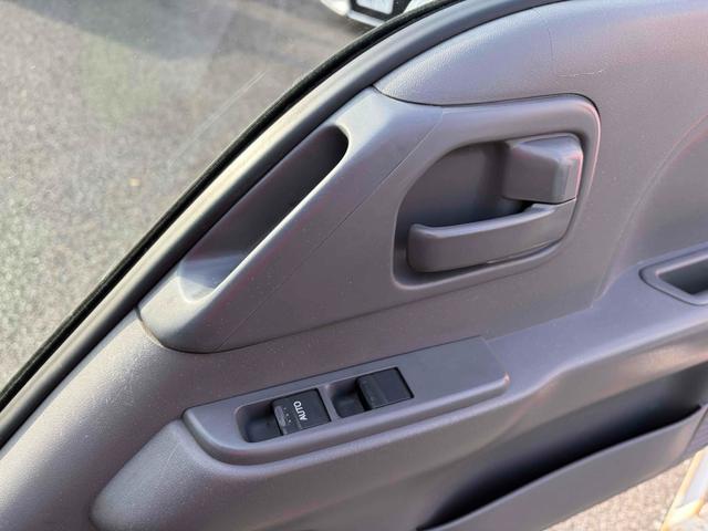 エルフトラック 冷蔵冷凍車　－３０度設定　低温冷凍　ＡＴ　タイヤ５本新品　東プレ（ＭＪ２２ＬＯＣ）　車両総重量４１７５ｋｇ　バックカメラ　２ｔベース　ショート　最大積載量１５００ｋｇ内寸（縦３０４ｃｍ横１５７ｃｍ高さ１３２ｃｍ）（44枚目）