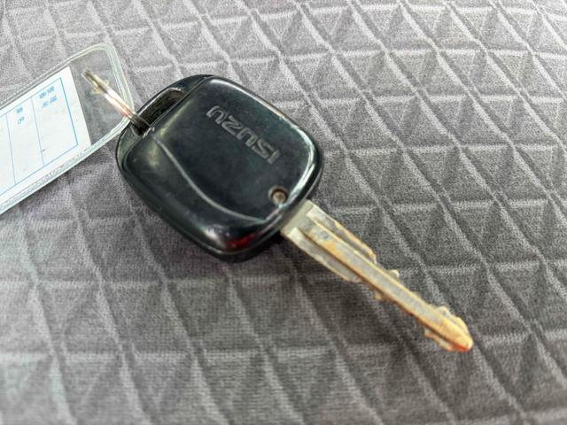 エルフトラック 冷蔵冷凍車　－３０度設定　低温冷凍　ＡＴ　タイヤ５本新品　東プレ（ＭＪ２２ＬＯＣ）　車両総重量４１７５ｋｇ　バックカメラ　２ｔベース　ショート　最大積載量１５００ｋｇ内寸（縦３０４ｃｍ横１５７ｃｍ高さ１３２ｃｍ）（53枚目）