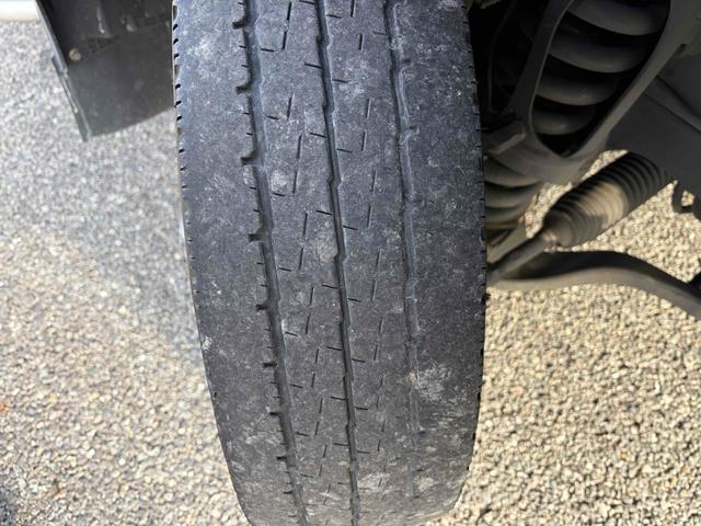 エルフトラック 冷蔵冷凍車　－３０度設定　低温冷凍　ＡＴ　タイヤ５本新品　東プレ（ＭＪ２２ＬＯＣ）　車両総重量４１７５ｋｇ　バックカメラ　２ｔベース　ショート　最大積載量１５００ｋｇ内寸（縦３０４ｃｍ横１５７ｃｍ高さ１３２ｃｍ）（55枚目）