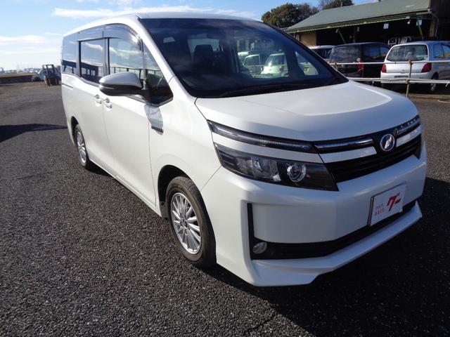 ヴォクシー ハイブリッドＶ　ハイブリット／ワンオーナー／ホワイトパール（2枚目）