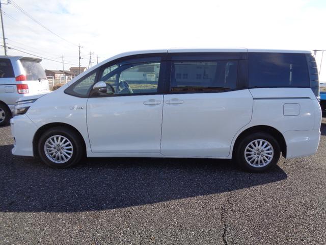 ヴォクシー ハイブリッドＶ　ハイブリット／ワンオーナー／ホワイトパール（4枚目）