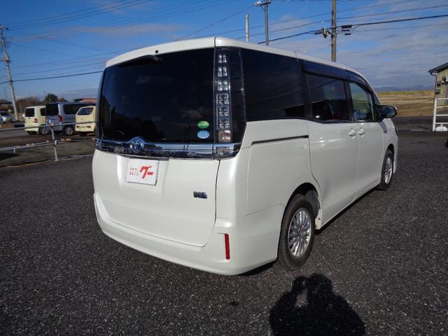 ヴォクシー ハイブリッドＶ　ハイブリット／ワンオーナー／ホワイトパール（9枚目）