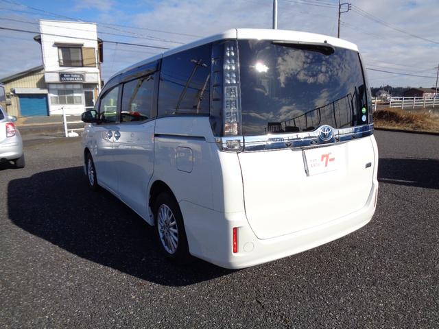 ヴォクシー ハイブリッドＶ　ハイブリット／ワンオーナー／ホワイトパール（11枚目）
