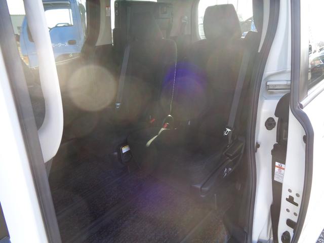 ヴォクシー ハイブリッドＶ　ハイブリット／ワンオーナー／ホワイトパール（17枚目）