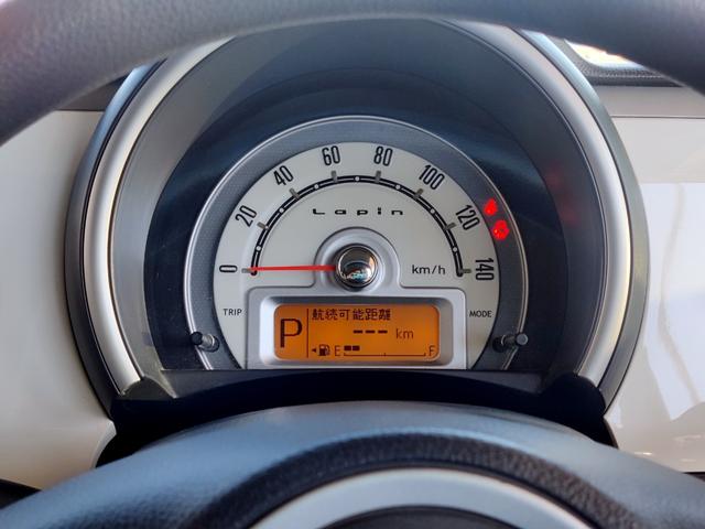 スピードメーター真ん中には情報パネルがあり、航続距離や平均燃費などが表示されます。