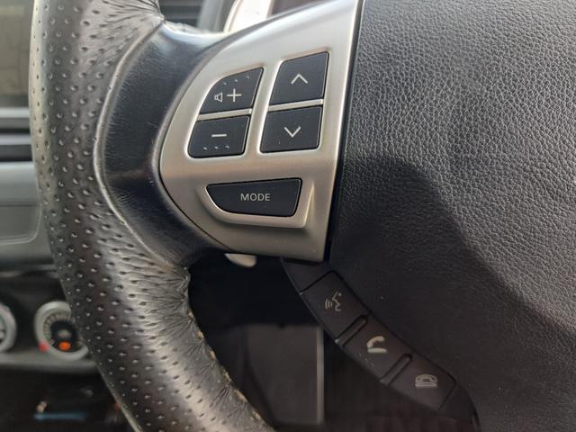 ハンドルにはオーディオスイッチがついておりますので、運転時の操作も安心ですね。