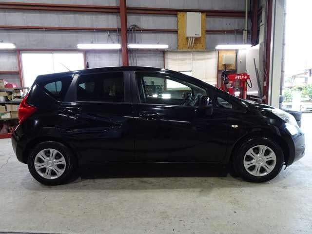 ノート Ｘ　禁煙車　ナビフルセグテレビ　ＥＴＣ　スマートキー　プッシュスタート　セキュリティー　アイドリングストップ　運転席助手席サイドエアバック（4枚目）