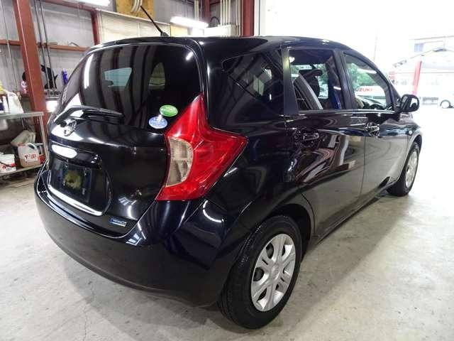 ノート Ｘ　禁煙車　ナビフルセグテレビ　ＥＴＣ　スマートキー　プッシュスタート　セキュリティー　アイドリングストップ　運転席助手席サイドエアバック（5枚目）