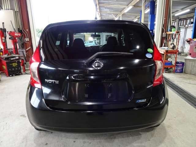 ノート Ｘ　禁煙車　ナビフルセグテレビ　ＥＴＣ　スマートキー　プッシュスタート　セキュリティー　アイドリングストップ　運転席助手席サイドエアバック（6枚目）