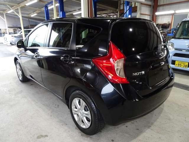 ノート Ｘ　禁煙車　ナビフルセグテレビ　ＥＴＣ　スマートキー　プッシュスタート　セキュリティー　アイドリングストップ　運転席助手席サイドエアバック（7枚目）