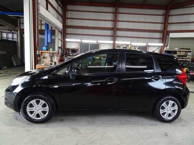 ノート Ｘ　禁煙車　ナビフルセグテレビ　ＥＴＣ　スマートキー　プッシュスタート　セキュリティー　アイドリングストップ　運転席助手席サイドエアバック（8枚目）