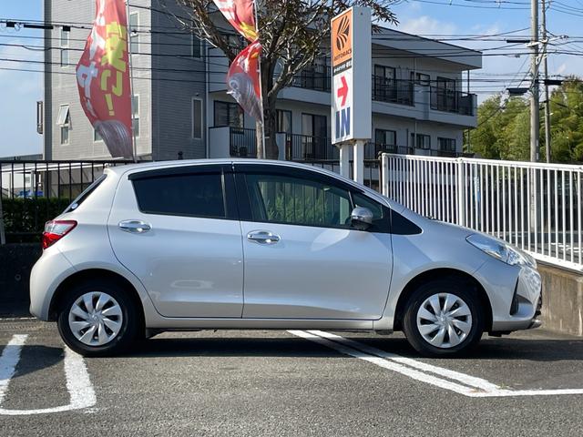 ヴィッツ F セーフティーエディションII ETC バックカメラ レーンアシスト 衝突被害軽減システム オートマチックハイビーム スマートキー 電動格納ミラー CVT 盗難防止システム 衝突安全ボディ 記録簿 ABS ESC CD USB(17枚目)