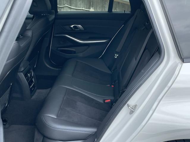 ３シリーズ ３２０ｄ　ｘＤｒｉｖｅツーリング　Ｍスポーツ　サンルーフ　純正ドライブレコーダー　バックカメラ　ナビ　クリアランスソナー　追従クルーズコントロール　パークアシスト　衝突被害軽減システム　オートマチックハイビーム　オートライト　ＬＥＤヘッドランプ（43枚目）