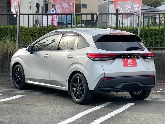 ノート Ｘ　純正ナビ　フルセグＴＶ　ＥＴＣ２．０　純正ドライブレコーダー　デジタルインナーミラー　衝突被害軽減システム　アルミホイール　オートライト　オートハイビーム　スマートキー　電動格納ミラー　ワイヤレス充電（18枚目）