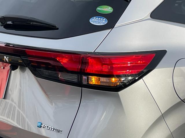 ノート Ｘ　純正ナビ　フルセグＴＶ　ＥＴＣ２．０　純正ドライブレコーダー　デジタルインナーミラー　衝突被害軽減システム　アルミホイール　オートライト　オートハイビーム　スマートキー　電動格納ミラー　ワイヤレス充電（25枚目）