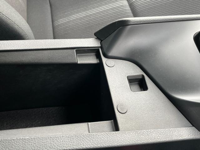 ノート Ｘ　純正ナビ　フルセグＴＶ　ＥＴＣ２．０　純正ドライブレコーダー　デジタルインナーミラー　衝突被害軽減システム　アルミホイール　オートライト　オートハイビーム　スマートキー　電動格納ミラー　ワイヤレス充電（61枚目）