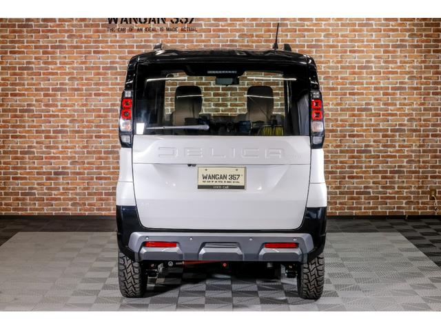 デリカミニ T プレミアム デリマルパッケージ WANGAN357リフトアップキット ラテラルロッド 新品装着 純正12.3インチナビゲーション 純正色ホワイトパール ブラックマイカ ツートーン 15インチタイヤホイール(9枚目)