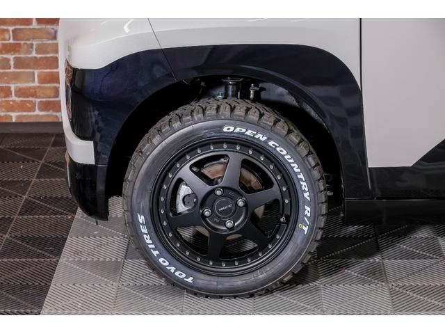 デリカミニ T プレミアム デリマルパッケージ WANGAN357リフトアップキット ラテラルロッド 新品装着 純正12.3インチナビゲーション 純正色ホワイトパール ブラックマイカ ツートーン 15インチタイヤホイール(13枚目)