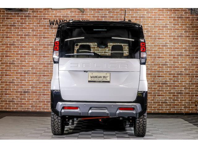 デリカミニ T プレミアム デリマルパッケージ WANGAN357リフトアップキット ラテラルロッド 新品装着 純正12.3インチナビゲーション 純正色ホワイトパール ブラックマイカ ツートーン 15インチタイヤホイール(41枚目)