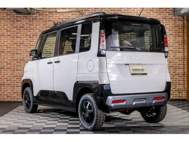 デリカミニ T プレミアム デリマルパッケージ WANGAN357リフトアップキット ラテラルロッド 新品装着 純正12.3インチナビゲーション 純正色ホワイトパール ブラックマイカ ツートーン 15インチタイヤホイール(42枚目)