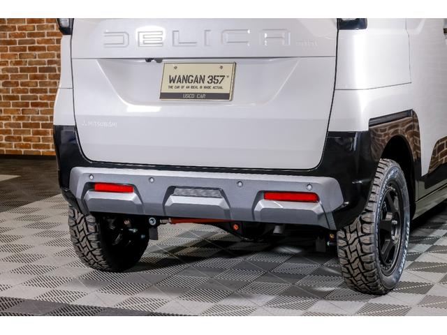 デリカミニ T プレミアム デリマルパッケージ WANGAN357リフトアップキット ラテラルロッド 新品装着 純正12.3インチナビゲーション 純正色ホワイトパール ブラックマイカ ツートーン 15インチタイヤホイール(54枚目)