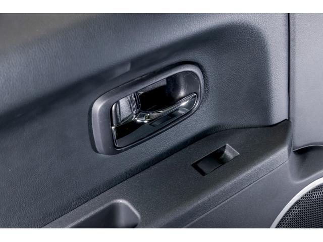 デリカＤ：５ Ｇ　リミテッドパッケージ　オートクルーズコントロール　リアクーラー　横滑り防止　ＥＴＣ　スマートキー　オートライト　パワーステアリング　フルフラット　リフトアップ　盗難防止システム　衝突安全ボディ　３列シート　ＡＢＳ（30枚目）