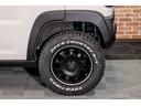 リフトアップしている車両にプラスラインフィールドコンクエスト14インチホイール、TOYO165/80R14タイヤ装着しています。