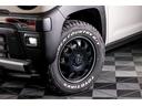 リフトアップしている車両にプラスラインフィールドコンクエスト14インチホイール、TOYO165/80R14タイヤ装着しています。