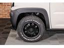 リフトアップしている車両にプラスラインフィールドコンクエスト14インチホイール、TOYO165/80R14タイヤ装着しています。
