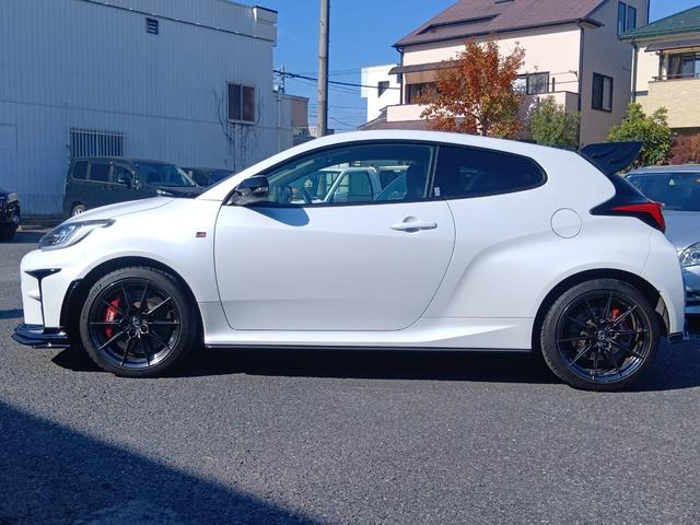 ＧＲヤリス ＲＺ　ハイパフォーマンス　４ＷＤ　ＥＴＣ　バックカメラ　ナビ　レーンアシスト　衝突被害軽減システム　アルミホイール　オートライト　ＬＥＤヘッドランプ　ヘッドライトウォッシャー　スマートキー　電動格納ミラー　ＭＴ（16枚目）