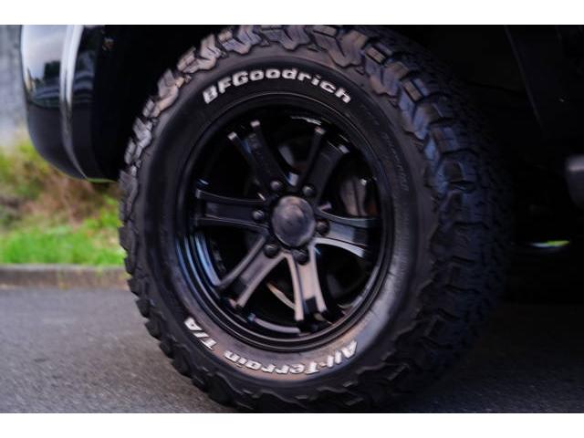 ハイラックスサーフ SSR-Xリミテッド 新品ブラックアウトヘッドライト 新品TOYOTAグリル 2インチリフトアップ 左右2本出しマフラー テールガード 17インチAW BFGoodrich 新品ハンドル(コンビ)(25枚目)