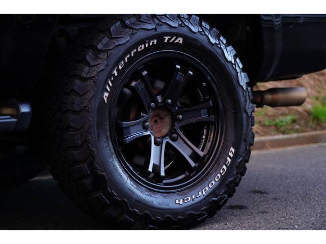 ハイラックスサーフ SSR-Xリミテッド 新品ブラックアウトヘッドライト 新品TOYOTAグリル 2インチリフトアップ 左右2本出しマフラー テールガード 17インチAW BFGoodrich 新品ハンドル(コンビ)(26枚目)