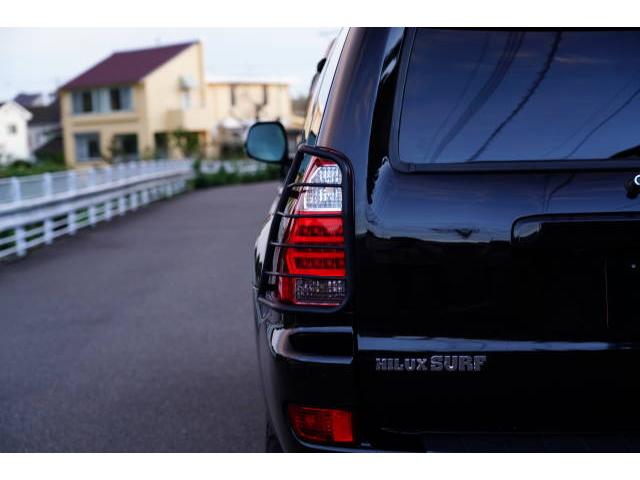 ハイラックスサーフ SSR-Xリミテッド 新品ブラックアウトヘッドライト 新品TOYOTAグリル 2インチリフトアップ 左右2本出しマフラー テールガード 17インチAW BFGoodrich 新品ハンドル(コンビ)(28枚目)