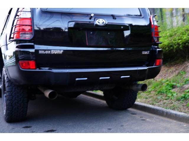 ハイラックスサーフ SSR-Xリミテッド 新品ブラックアウトヘッドライト 新品TOYOTAグリル 2インチリフトアップ 左右2本出しマフラー テールガード 17インチAW BFGoodrich 新品ハンドル(コンビ)(32枚目)