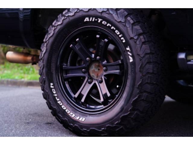 ハイラックスサーフ SSR-Xリミテッド 新品ブラックアウトヘッドライト 新品TOYOTAグリル 2インチリフトアップ 左右2本出しマフラー テールガード 17インチAW BFGoodrich 新品ハンドル(コンビ)(46枚目)