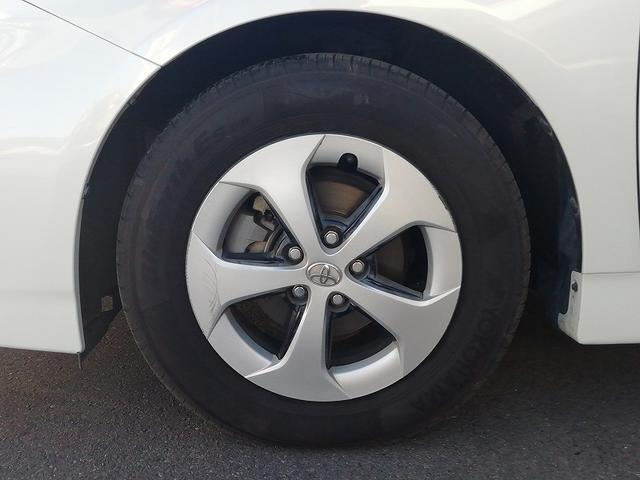 プリウス Ｓ　電格ドアミラー　ＢＴ接続　バックカメラ付き　１オーナ　Ａライト　アイドリングストップ機能　ＤＶＤ再生可能　Ｗエアバッグ　ＥＴＣ車載器　オ－トエアコン　リモコンキー　ナビＴＶ　スマートキーＰスタート（26枚目）