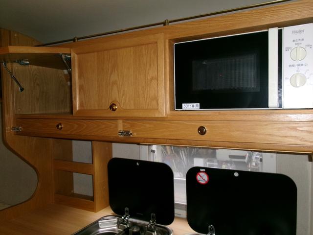 ハイエースバン ＳロングワイドＤＸ　ＧＬパッケージ　カトーモーター製Ｋ５８０＋Ｄｅｓｉｇｎキャンピング家庭用エアコン装着車・サブリチュームバッテリー６００ａｈ・走行充電ソーラー５０Ａ・外部充電４３Ａ・リヤ常設大型ベット・大型ダイニングスペース（16枚目）