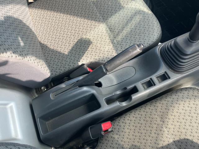 キャリイトラック KCエアコン・パワステ 4WD 5速マニュアル エアコン パワーステアリング 三方開 純正AM/FMラジオ ヘッドライトレベライザー 軽トラック(19枚目)