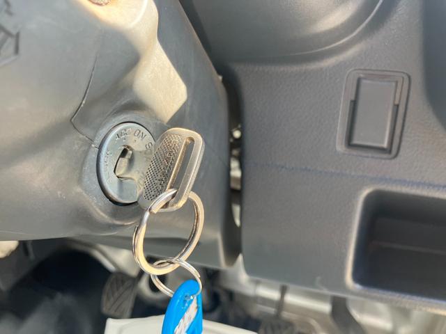 キャリイトラック KCエアコン・パワステ 4WD 5速マニュアル エアコン パワーステアリング 三方開 純正AM/FMラジオ ヘッドライトレベライザー 軽トラック(22枚目)