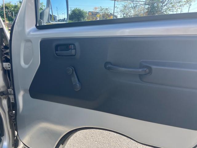 キャリイトラック KCエアコン・パワステ 4WD 5速マニュアル エアコン パワーステアリング 三方開 純正AM/FMラジオ ヘッドライトレベライザー 軽トラック(23枚目)